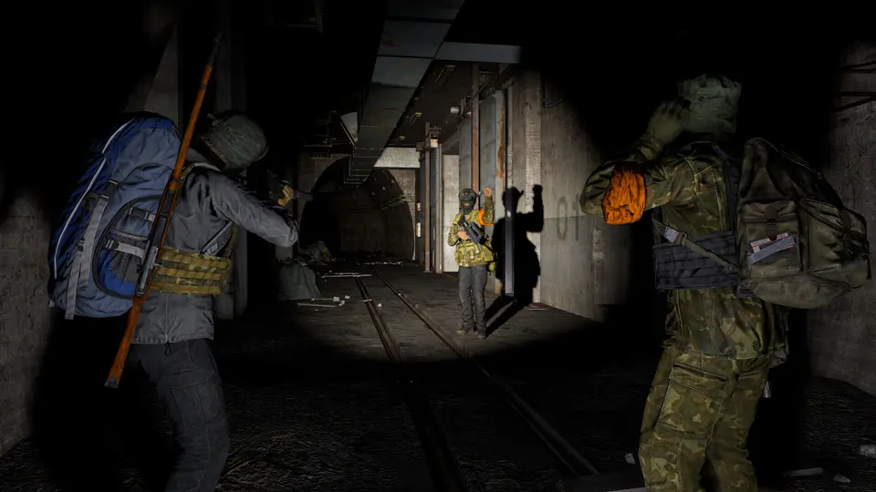 Официальный скриншот DayZ: выжившие с фонарём в подземном тоннеле